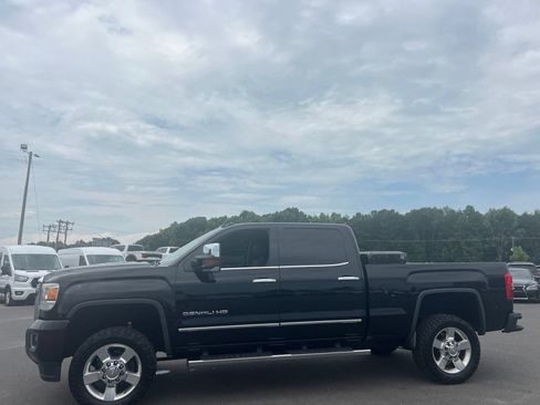 Used 2016 GMC Sierra 2500 Denali w/ Duramax Plus Package AWD/4WD image 21