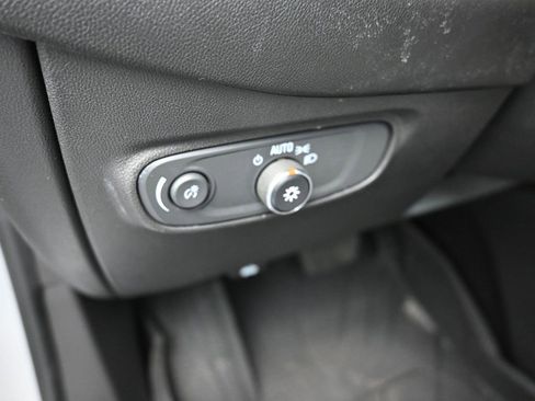 Used 2020 Chevrolet Equinox LS w/ LS Convenience Package image 13