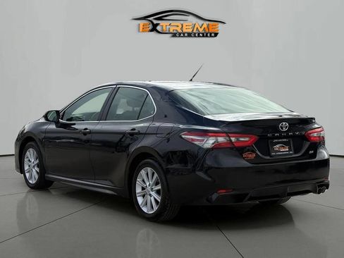 Used 2018 Toyota Camry SE image 4