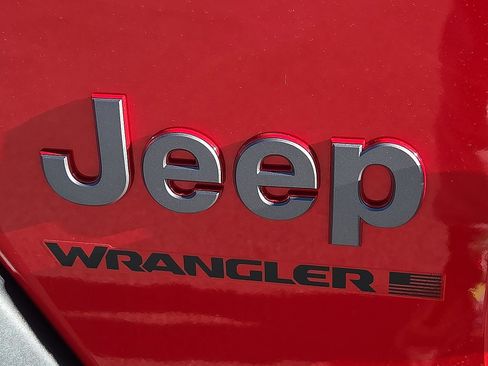New 2026 Jeep Wrangler Unlimited Rubicon w/ Xtreme 35 Tire Package AWD/4WD image 9