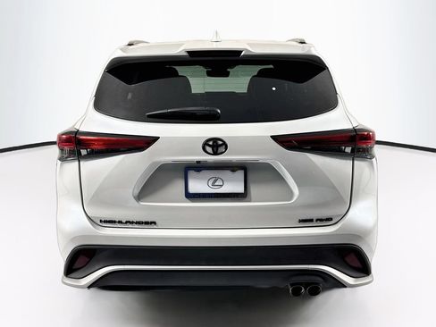 Used 2023 Toyota Highlander XSE AWD/4WD image 6