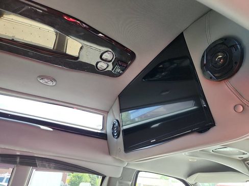 Used 2018 Chevrolet Express 2500 w/ Enhanced Convenience Package image 11