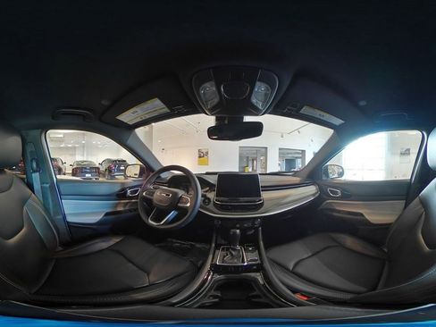 Used 2025 Jeep Compass Limited image 42