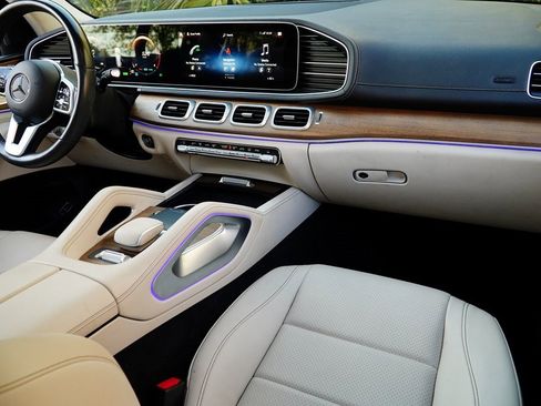 Used 2023 Mercedes-Benz GLS 450 4MATIC image 12