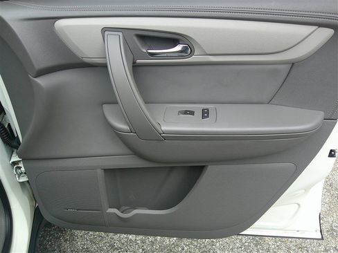Used 2015 Chevrolet Traverse LT FWD image 22
