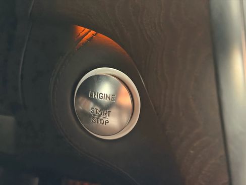 Used 2014 Mercedes-Benz ML 63 AMG 4MATIC image 36