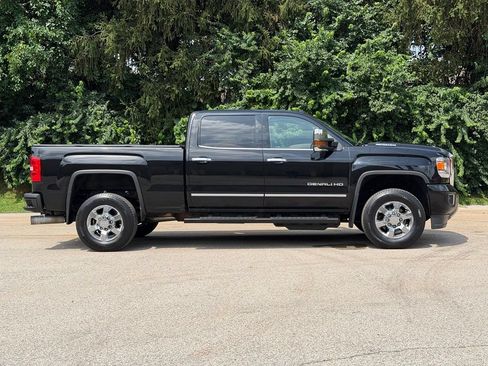 Used 2018 GMC Sierra 3500 Denali w/ Duramax Plus Package AWD/4WD image 5