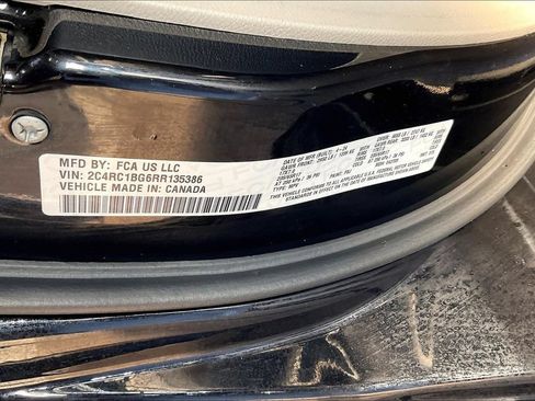 Used 2024 Chrysler Pacifica Touring-L FWD image 37