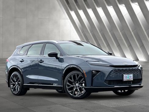 Used 2025 Toyota Crown Signia w/ Advanced Technology Package image 2