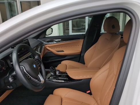 Used 2023 BMW 530i xDrive w/ Premium Package image 13