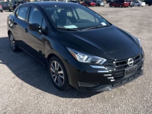 Used 2024 Nissan Versa SV FWD image 3