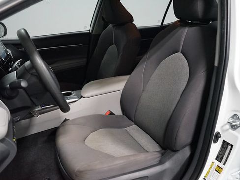 Used 2022 Toyota Camry LE FWD image 6