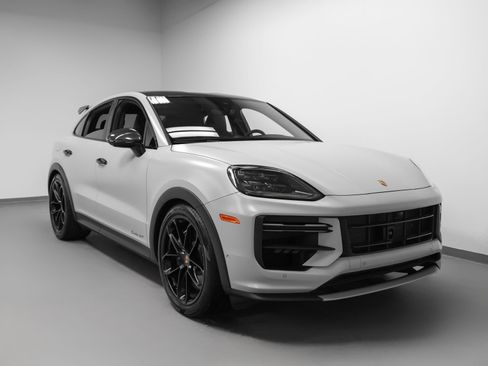 Certified 2025 Porsche Cayenne Turbo GT AWD/4WD image 10