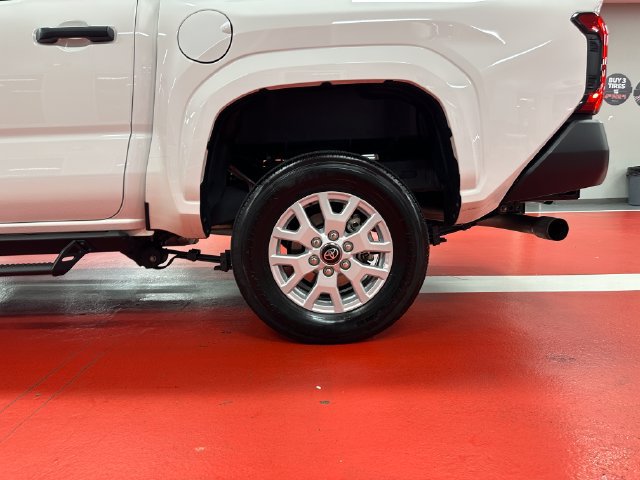 Used 2025 Toyota Tacoma SR w/ SR Upgrade Package AWD/4WD image 29