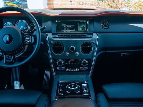 Used 2023 Rolls-Royce Cullinan AWD/4WD image 34