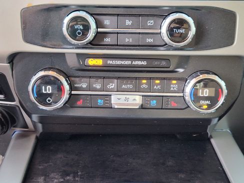 Used 2022 Ford F250 Lariat w/ Lariat Ultimate Package AWD/4WD image 19