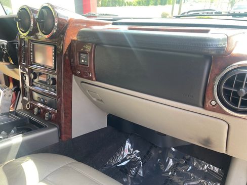 Used 2004 HUMMER H2 w/ Preferred Equipment Group image 33