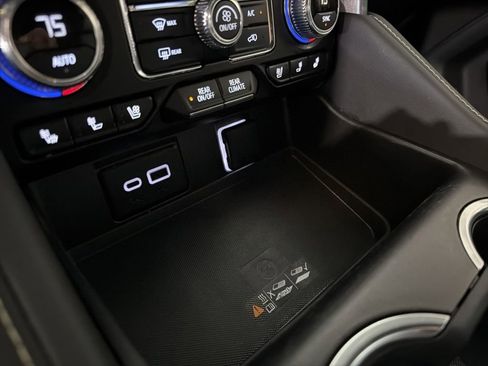 Used 2024 GMC Yukon XL SLT image 21