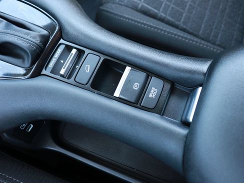 Certified 2026 Honda HR-V LX image 16