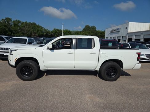 Used 2022 Nissan Frontier SV AWD/4WD image 2