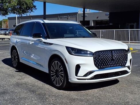 New 2025 Lincoln Aviator Black Label image 3