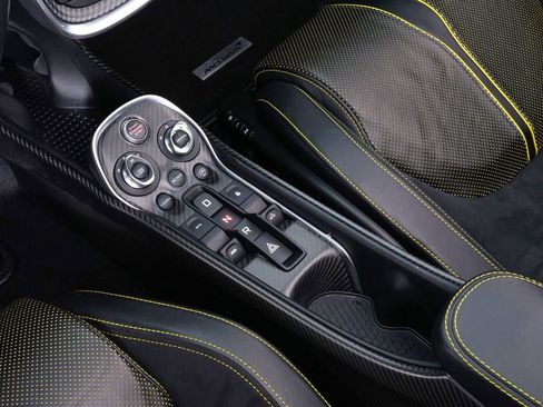 Used 2019 McLaren 570S Spider RWD image 28