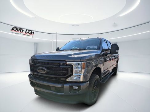 Used 2022 Ford F350 XLT w/ Black Appearance Package image 6