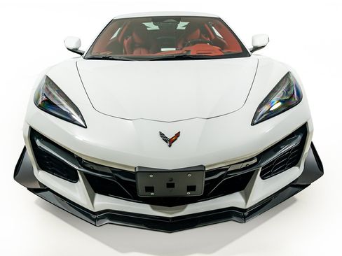 Used 2025 Chevrolet Corvette Z06 w/ Stealth Interior Trim Package RWD image 5