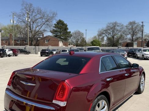 Used 2019 Chrysler 300 Limited image 6