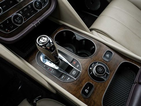 Used 2023 Bentley Bentayga Extended Wheelbase AWD/4WD image 30