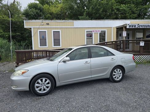 Used 2004 Toyota Camry XLE FWD image 2