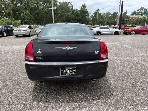 Used 2010 Chrysler 300 C RWD image 6