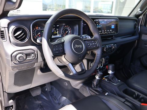 Used 2025 Jeep Wrangler Unlimited Rubicon 392 AWD/4WD image 13