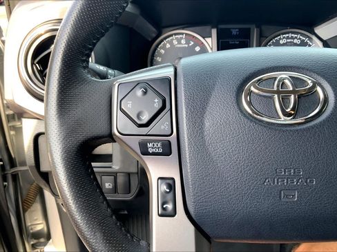 Used 2019 Toyota Tacoma SR5 AWD/4WD image 24