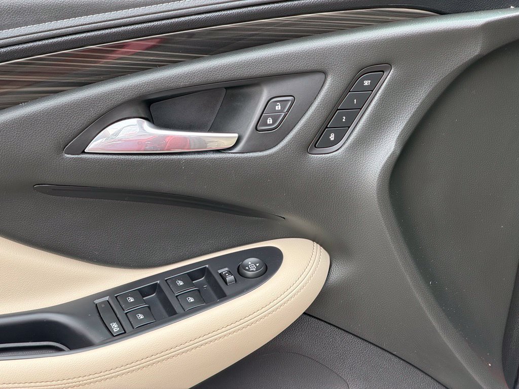 Used 2020 Buick Envision Premium w/ Driver Confidence Package AWD/4WD image 21