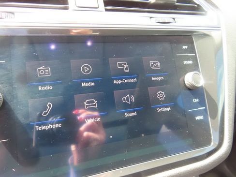 Used 2020 Volkswagen Tiguan SE w/ Panoramic Sunroof Package AWD/4WD image 27
