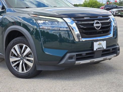 Used 2023 Nissan Pathfinder SL image 3