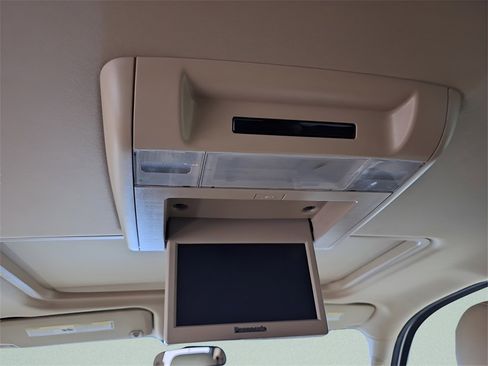 Used 2011 Chevrolet Suburban LTZ image 14