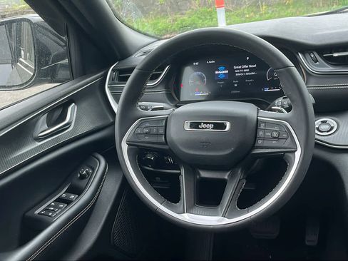 Used 2023 Jeep Grand Cherokee Altitude AWD/4WD image 26
