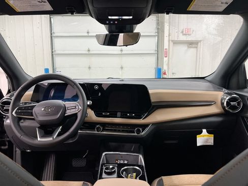 Used 2025 Chevrolet Equinox ACTIV w/ Safety and Technology Package FWD image 10