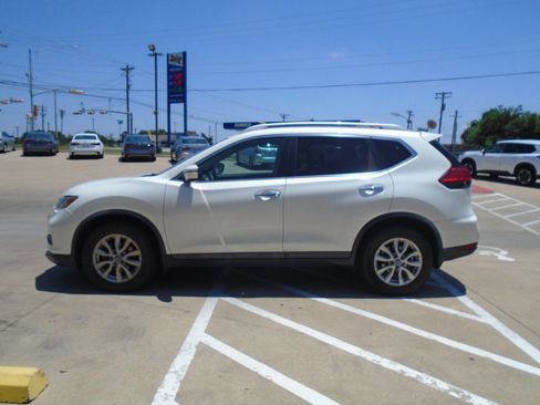 Used 2017 Nissan Rogue SV FWD image 3