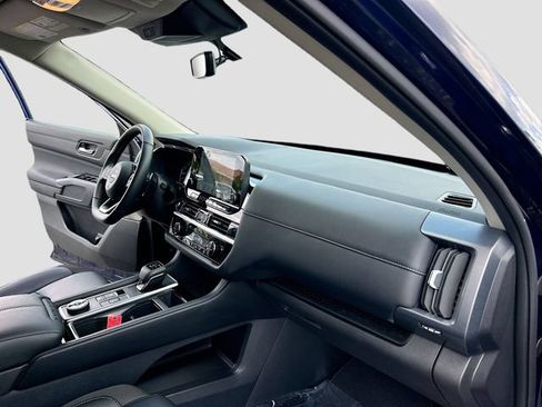 Certified 2025 Nissan Pathfinder SL AWD/4WD image 26