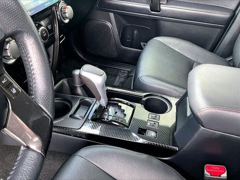 Used 2021 Toyota 4Runner TRD Off-Road Premium w/ Moonroof Package AWD/4WD image 15