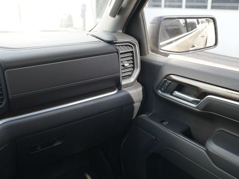 Used 2022 GMC Sierra 1500 Elevation w/ LPO, Elevation Black Package AWD/4WD image 8