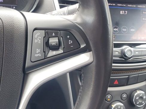 Used 2020 Chevrolet Trax LT w/ LT Convenience Package AWD/4WD image 13