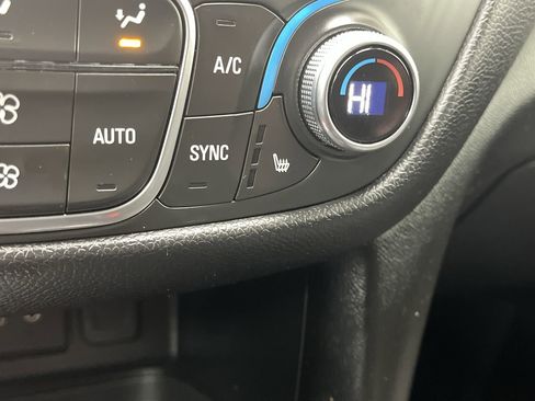 Used 2020 Chevrolet Equinox LT image 21