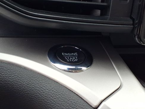 Used 2022 Ford Explorer XLT image 18