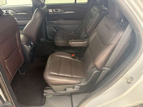 Used 2025 Ford Explorer Platinum w/ LUX Leather Package AWD/4WD image 21