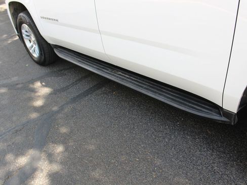 Used 2020 Chevrolet Suburban LT RWD image 57