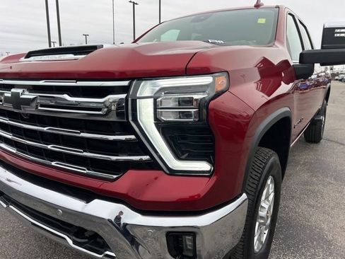 Used 2024 Chevrolet Silverado 2500 LTZ w/ LTZ Convenience Package image 9